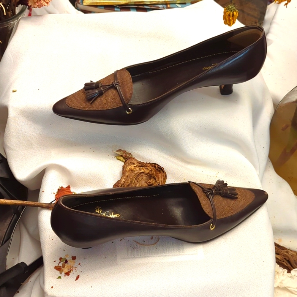 Brooks Brothers brown and tan kitten heels